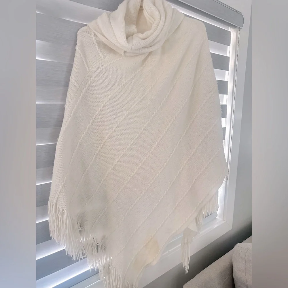 GUESS Ophelia Knit Poncho (Brand NEW Tags Attached) O/S - Picture 2 of 2